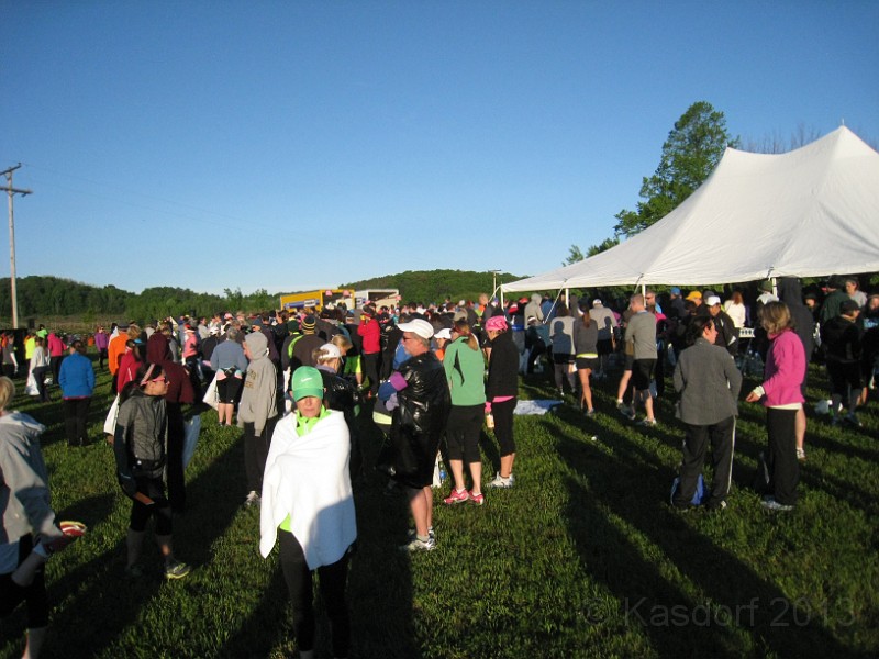 2013 Bayshore Half 034.JPG - Closer to start time people were being dropped off at a faster rate.